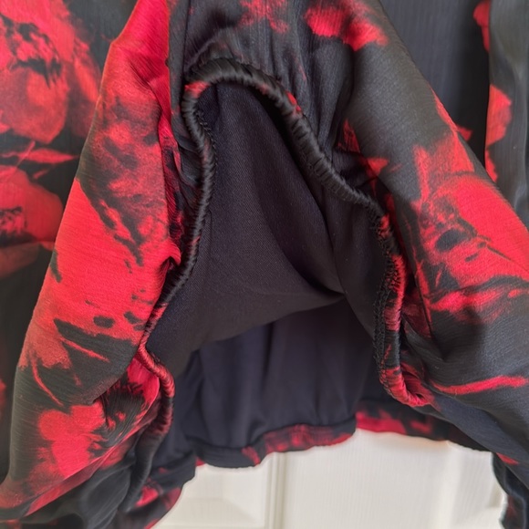 NWT Cute Red & Black Top With Stones & Beads Neckline Size 1X - Picture 6 of 8